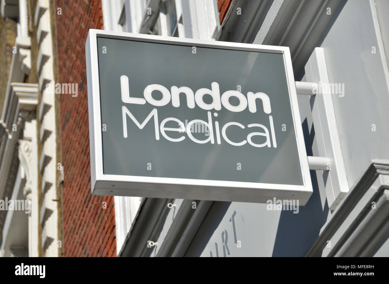 London Medical private Ambulanz unterzeichnen, der Marylebone High Street, Marylebone, London, UK. Stockfoto