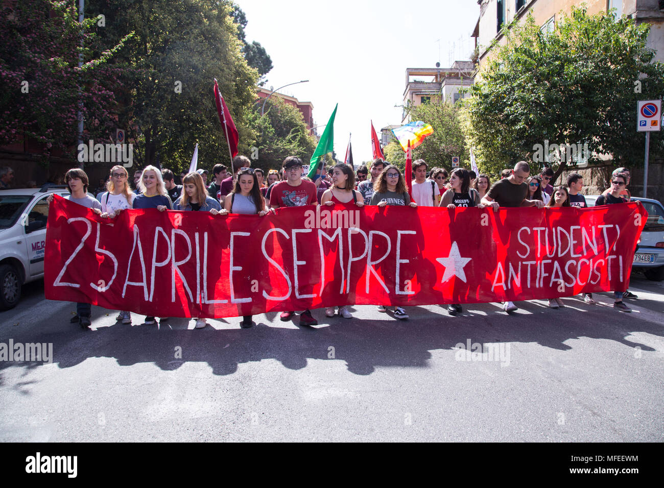 Rom, Italien. 25 Apr, 2018. Demonstration, organisiert von der Anpi für den 73. Jahrestag der Tag der Befreiung vom NS-Faschismus. Credit: Matteo Nardone/Pacific Press/Alamy leben Nachrichten Stockfoto