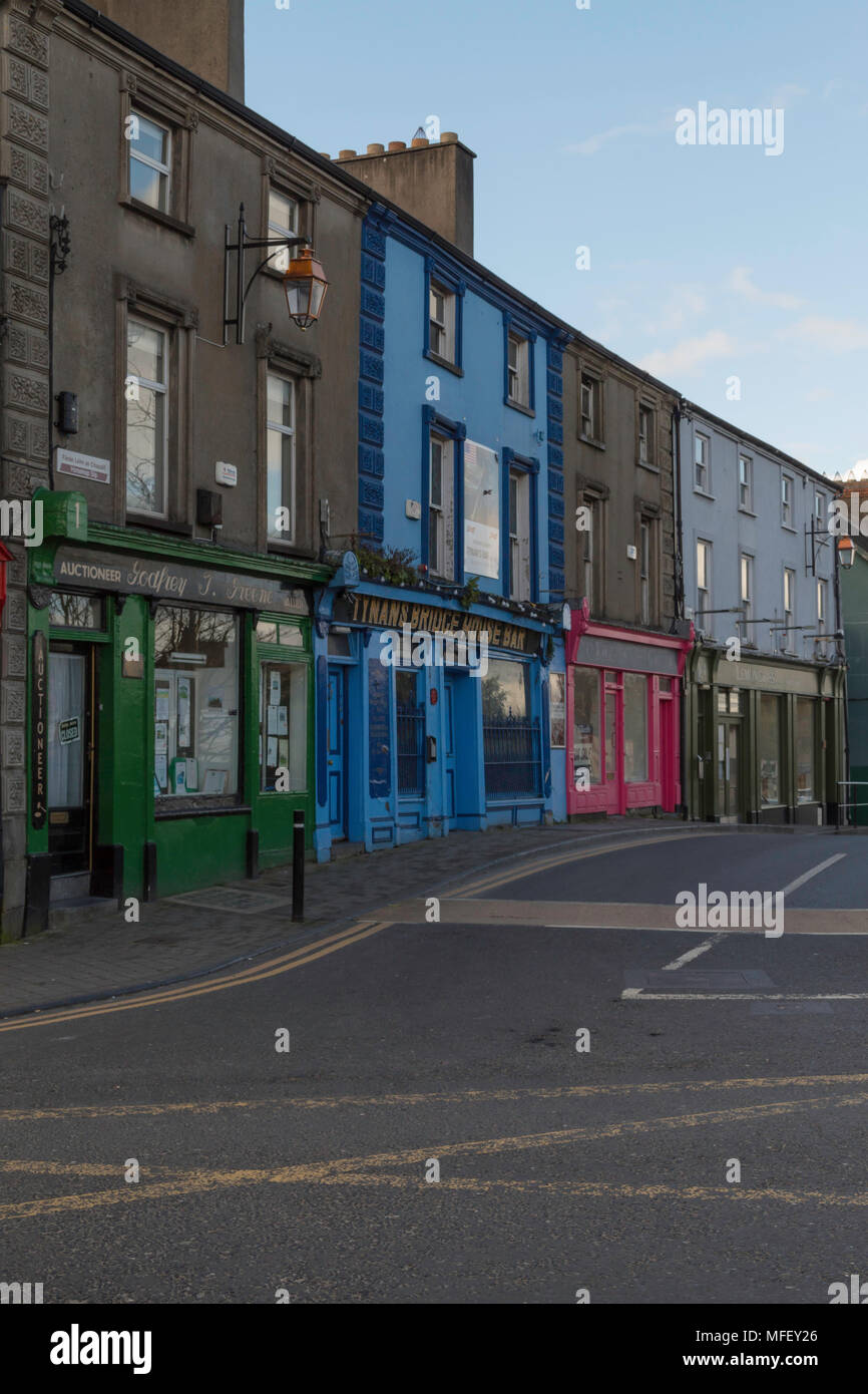 Bunte Häuser auf Kilkenny Street, Kilkenny, Irland Stockfoto