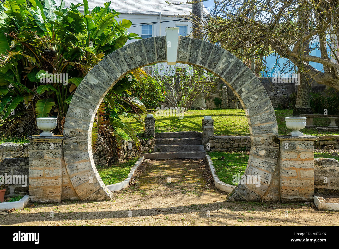 Historische moon Gate in einem Bermuda Park. Stockfoto