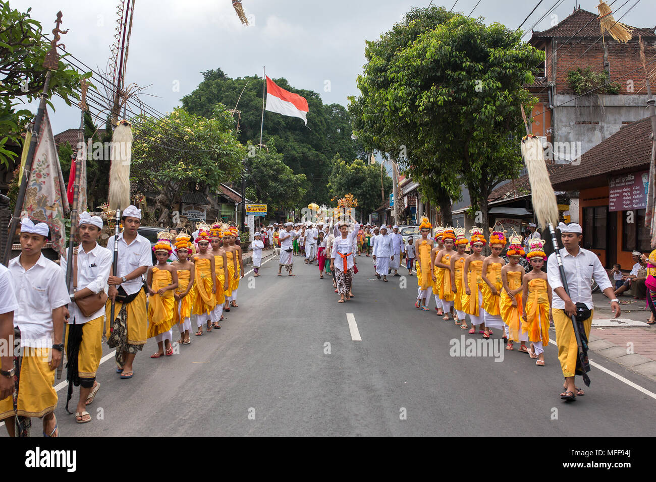 Bali, Indonesien - 17. September 2016: Traditionelle balinesische Prozession Fest Galungan Feier in Ubud, Indonesien Stockfoto