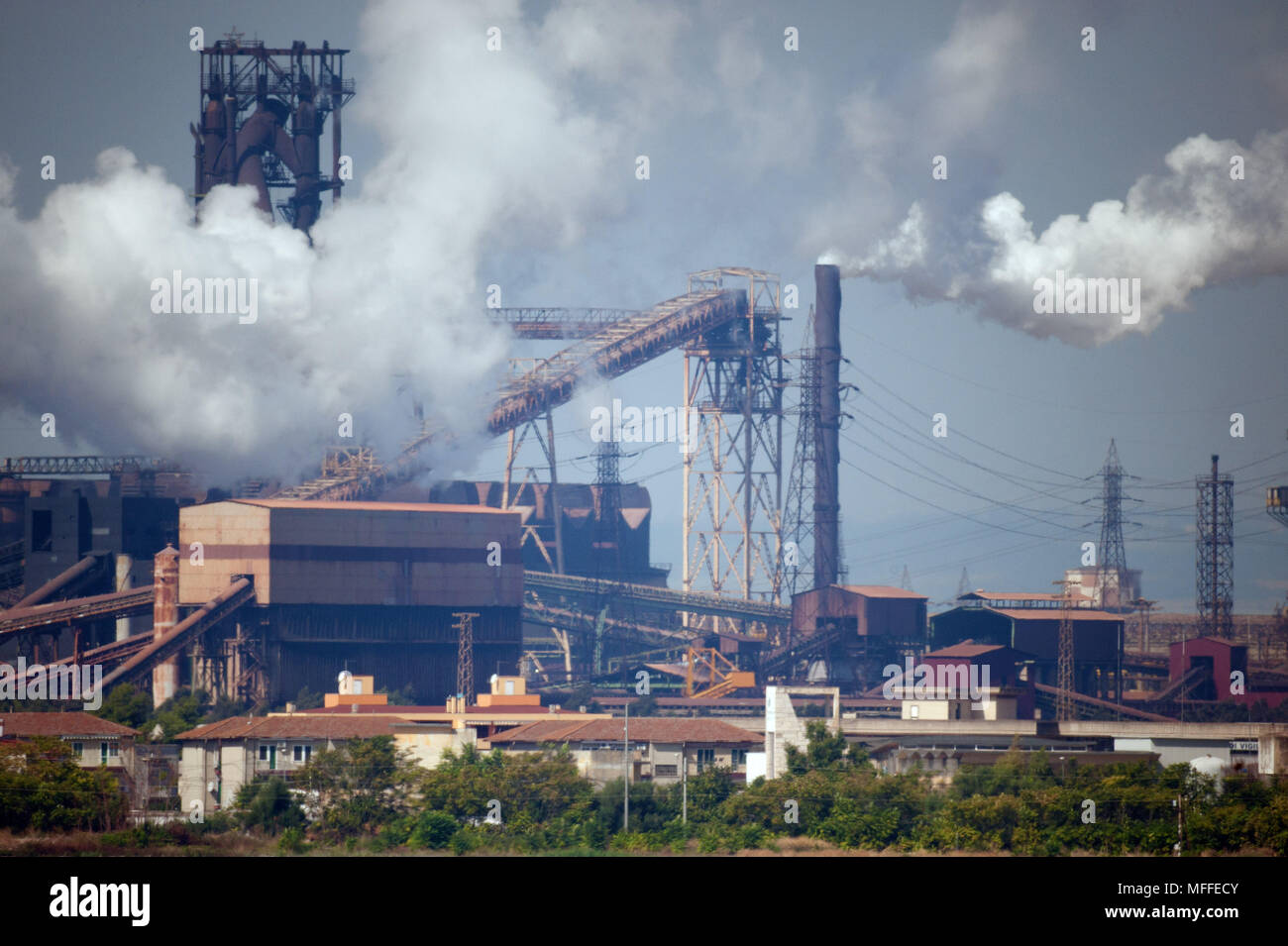 Taranto Ilva Steel Factory Italien Stockfotografie Alamy