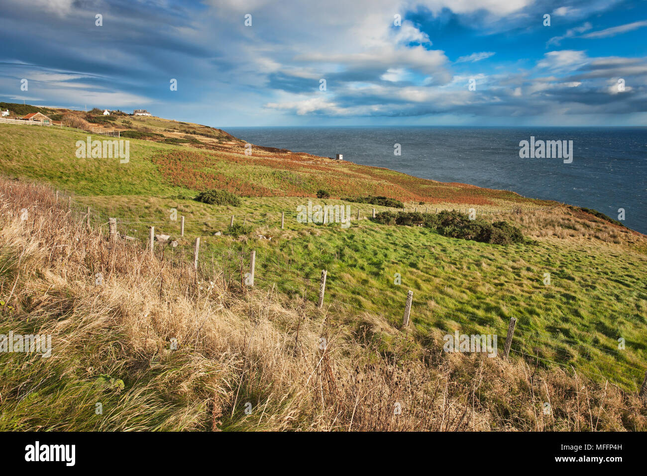 Landschaft im Helmdale mit Blick auf die Nordsee. Stockfoto