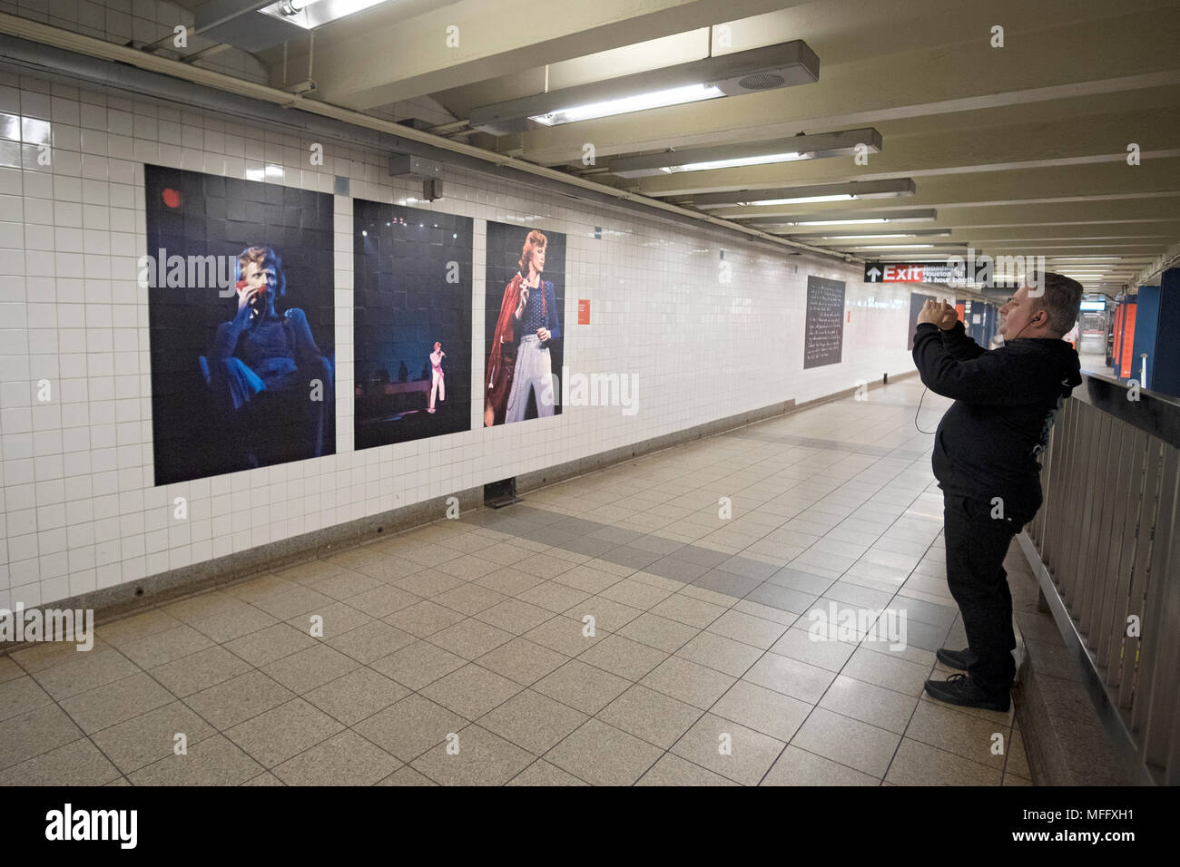 David Bowie Fotos & Grafiken am Broadway - Lafayette u-bahn haltestelle in Greenwich Village in Manhattan, New York City Stockfoto