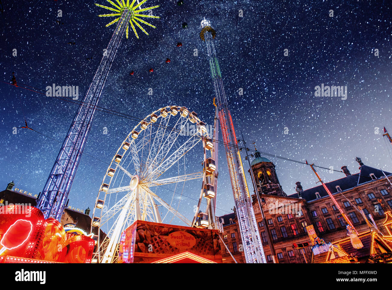 Amusement Park in der Mitte von Amsterdam bei Nacht. Stockfoto