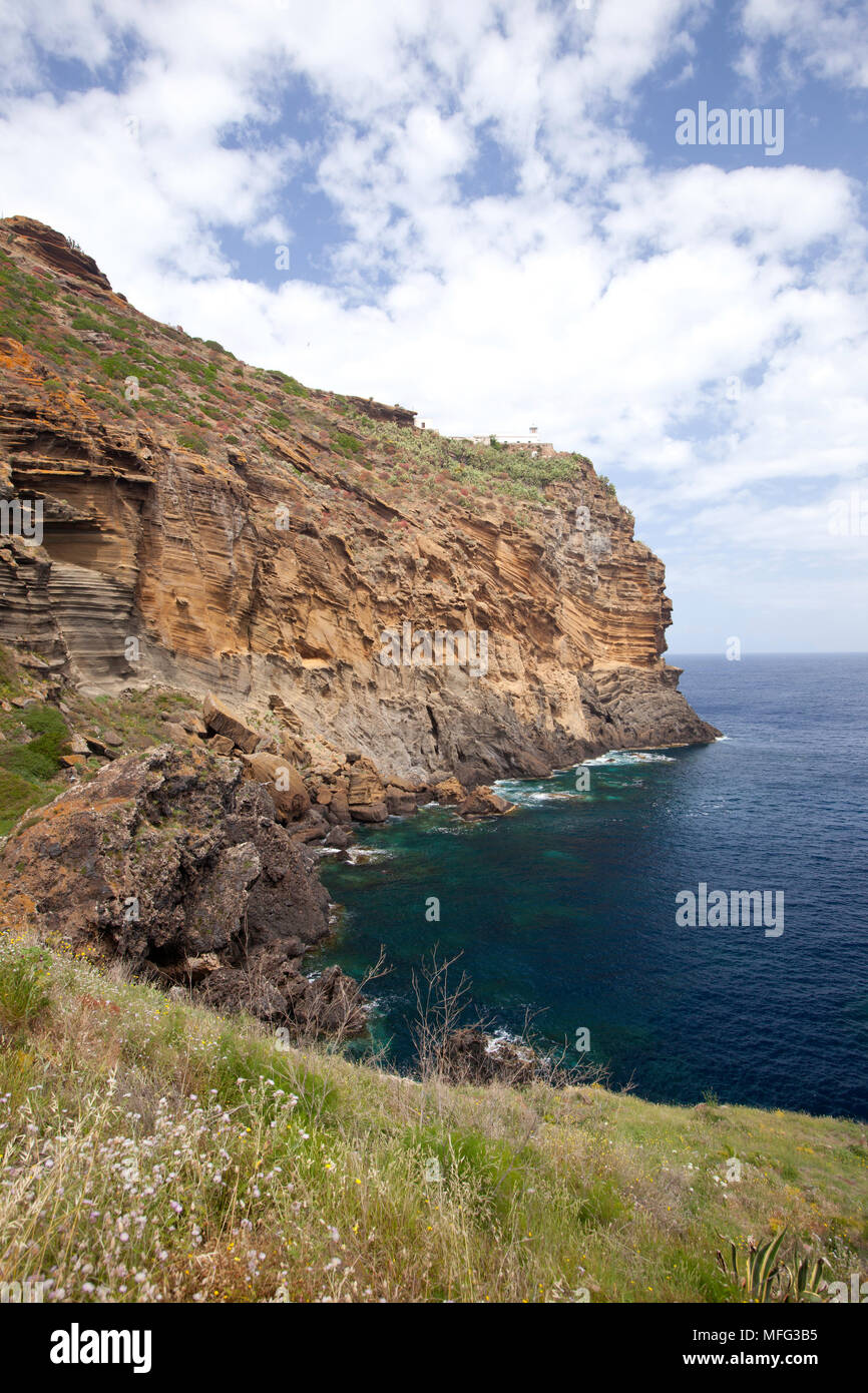 Punta Omo Morto, Insel Ustica, Italien, Tyrrhenische Meer, Mittelmeer Stockfoto