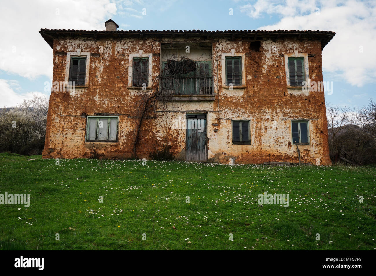 Verlassenes Haus in der Nähe von Kastoria Kranionas, Griechenland. Nach dem Bürgerkrieg in Griechenland haben die meisten Bewohner Kranionas "Verlassen der zerstörten Dorf. Stockfoto
