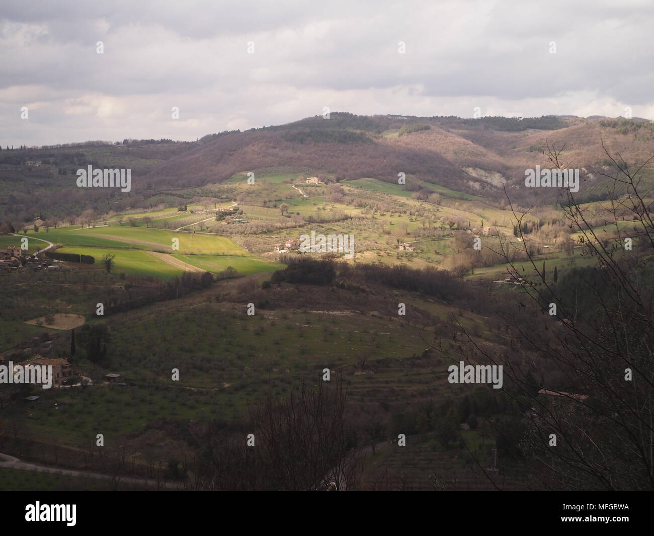 Sun am Hang in der Nähe von Assisi, Umbrien, Italien Stockfoto