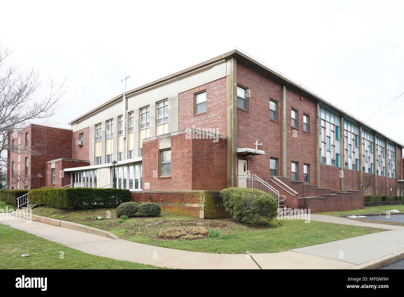 Die hl. Rosa von Lima Schule in Freehold, New Jersey, die von Bruce Springsteen besucht wurde. Aus einer Reihe von Fotos in den Vereinigten Staaten. Foto da Stockfoto