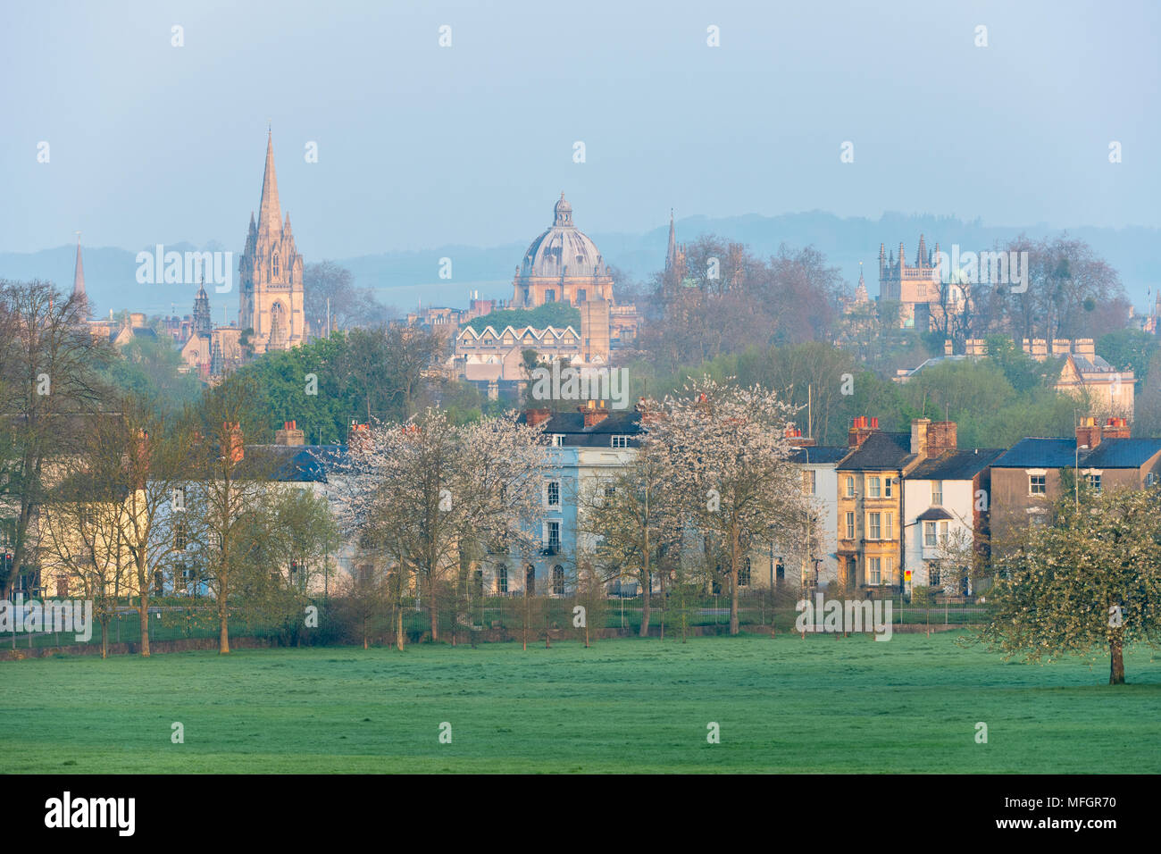 Stadt Oxford aus South Park am frühen Morgen Frühling Sonnenlicht. Oxford, Oxfordshire, England Stockfoto