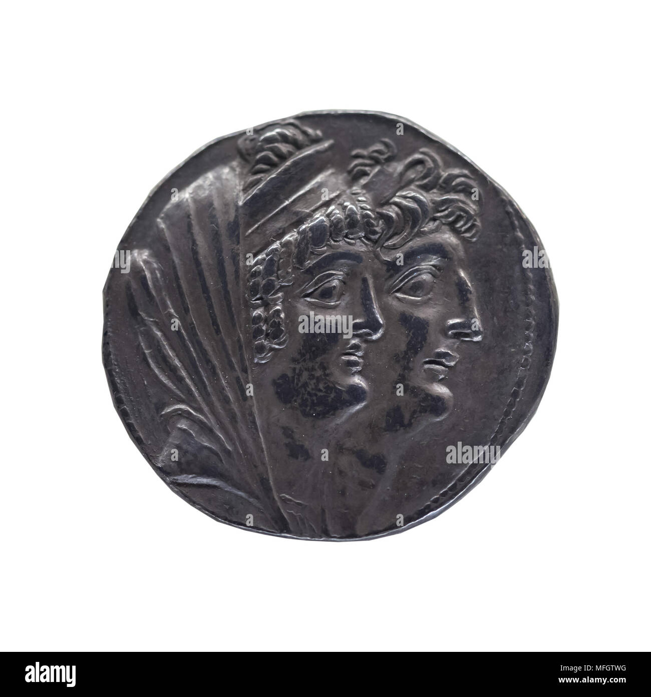 Seleukiden Königin Kleopatra Thea und ihr Sohn Antiochos VIII Grypus im silbernen tetradrachme von 125-121 v. Chr. in der Hellenistischen Seleukidenreich in Antiochien ausgestellt auf Anzeige im Nationalen Archäologischen Museum (Museo Archeologico Nazionale di Napoli) in Neapel, Kampanien, Italien vom dargestellt. Kleopatra Thea regierte Syrien ab 125 v. Chr. in Co - Regency mit ihrem Sohn Antiochos VIII Grypus bis zu ihrem Tod in 121 oder 120 v. Chr.. Stockfoto