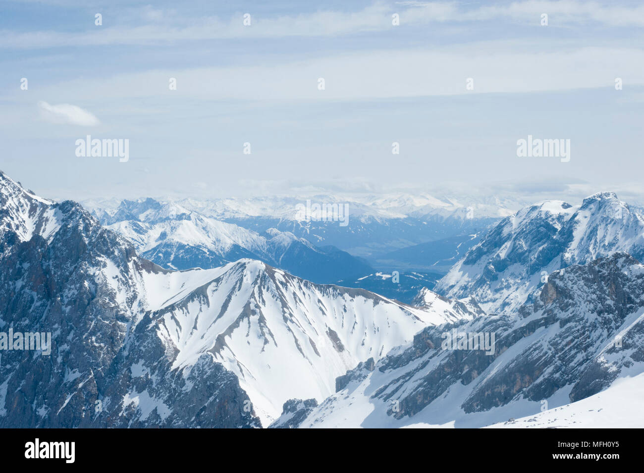 Alpen von der Zugspitze gesehen, in der östlichen Alpen, die Teil des Wettersteingebirges Form, (Deutsch: Wettersteingebirge), Bayern, Deutschland Stockfoto