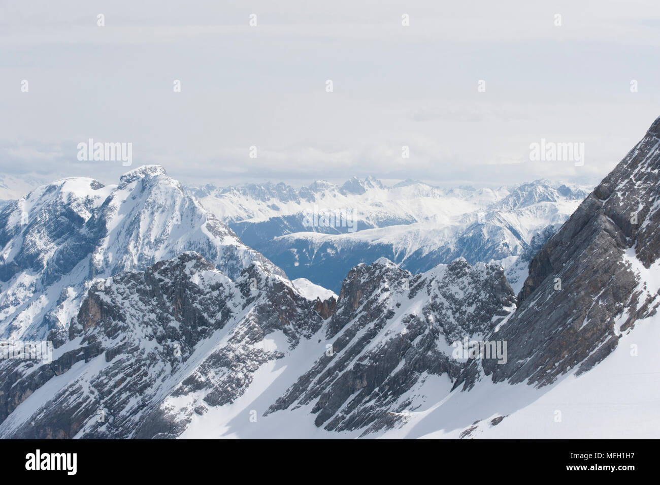 Alpen von der Zugspitze gesehen, in der östlichen Alpen, die Teil des Wettersteingebirges Form, (Deutsch: Wettersteingebirge), Bayern, Deutschland Stockfoto