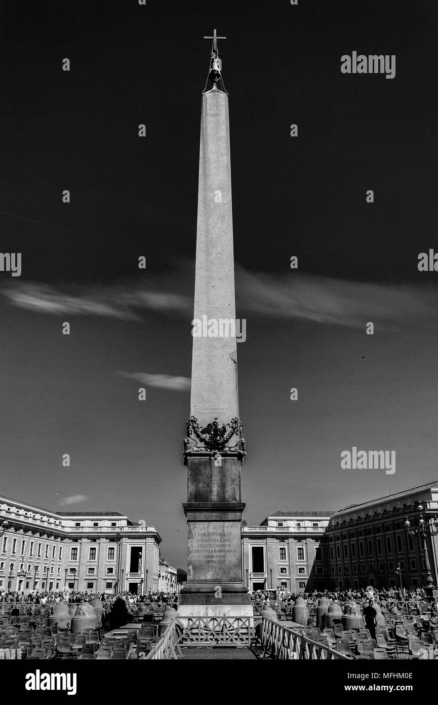Obelisk in der Mitte des Vatikan Stockfoto
