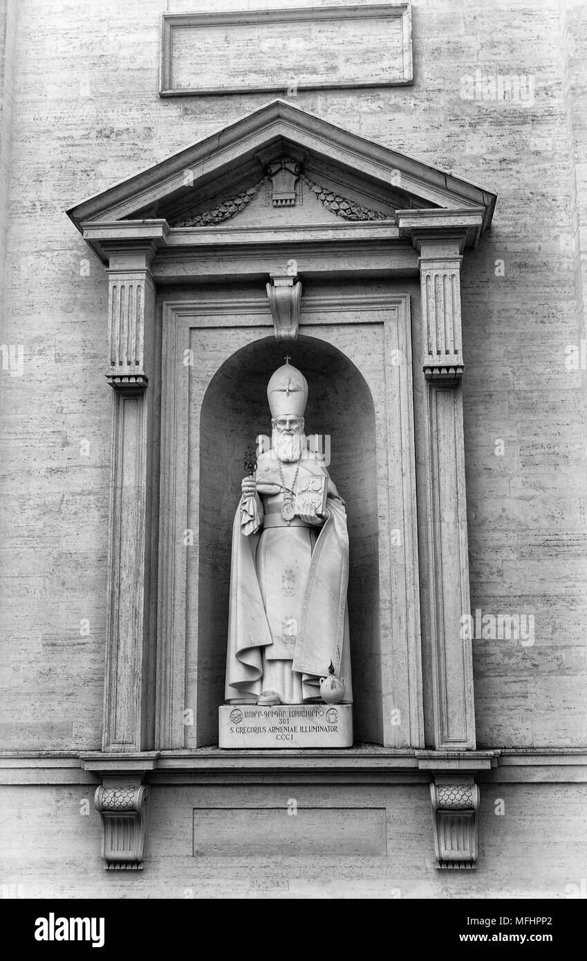 Abbildung in Schwarz und Weiß auf der Wand der Petersdom im Vatikan, Rom, Italien Stockfoto