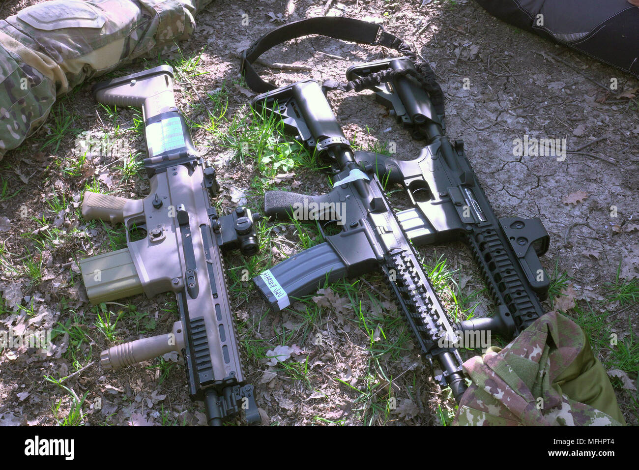 Angriff militärische Gewehre Stockfoto