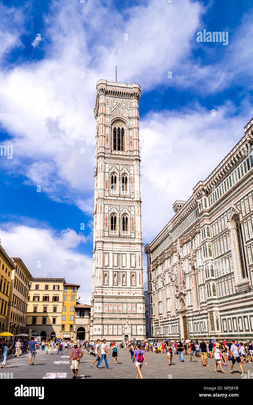 Der Kirchturm von Giotto, auch Campanile genannt, ist Teil der Cattedrale di Santa Maria del Fiore oder der Kathedrale von Florenz in Florenz, Italien. Stockfoto