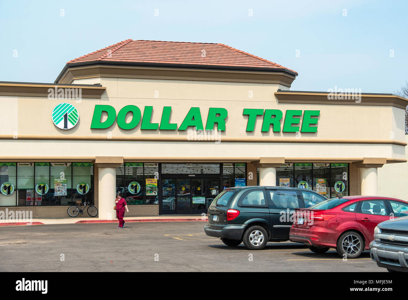 Außen- und Eingang von einem Dollar Tree Business in Wichita, Kansas, USA. Stockfoto