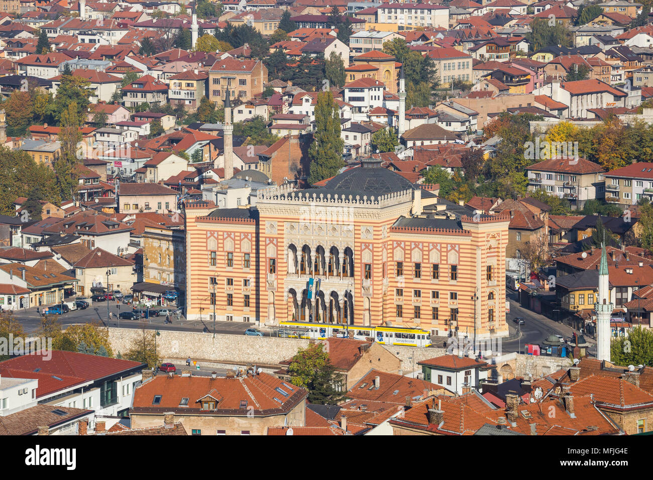 Blick auf die Stadt in Richtung Rathaus, Sarajevo, Bosnien und Herzegowina, Europa Stockfoto