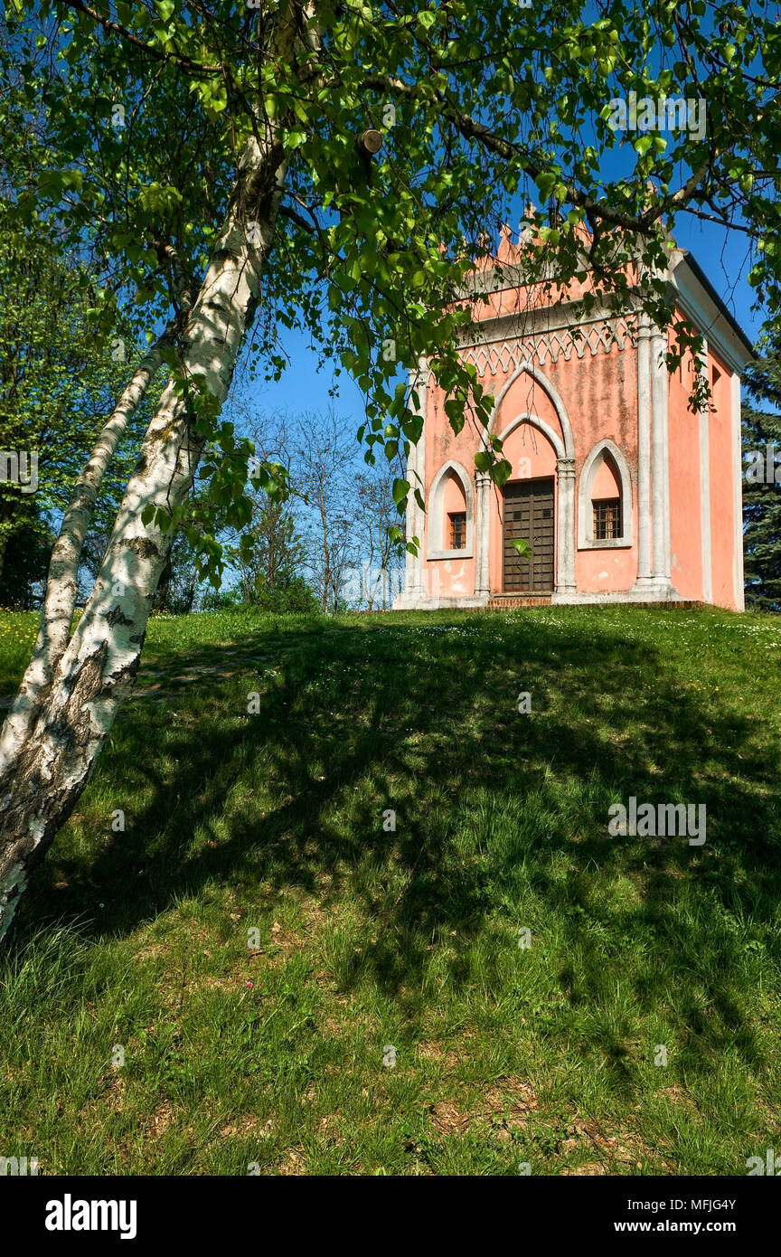 Die ländlichen Kapelle San Pietro delle Viole in Barolo, in der Nähe der Della Volta Schloss, auf der Straße nach La Morra, in den Langhe. Stockfoto