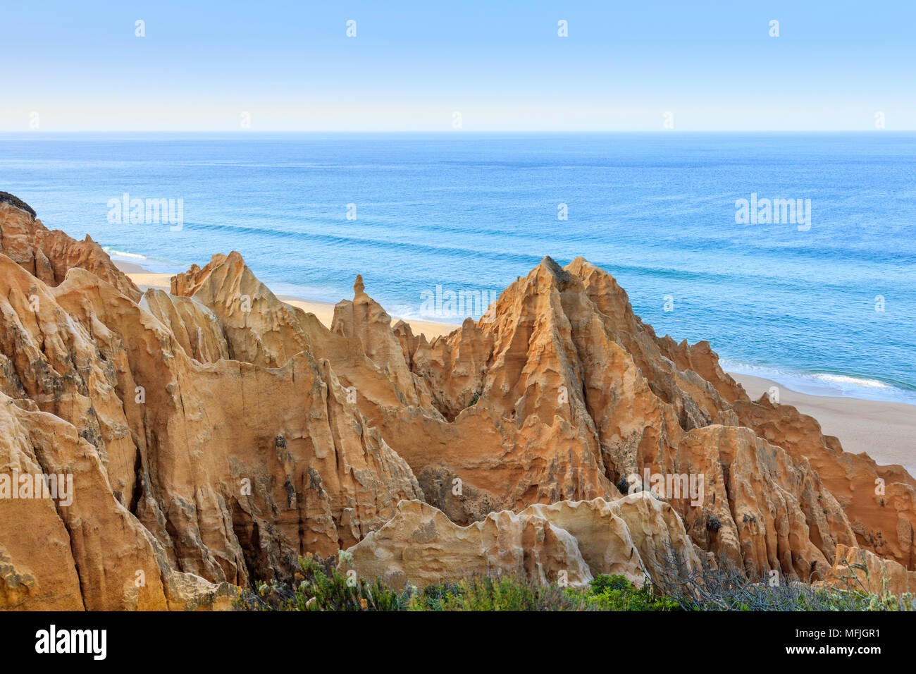 Sandsteinfelsen in Carvalhal auf der Alentejo Küste, Portugal, Europa Stockfoto