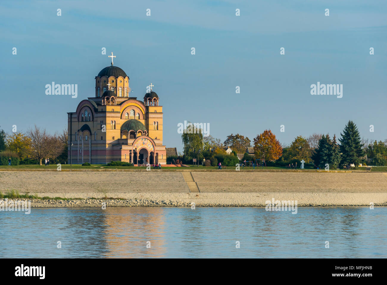 Die orthodoxe christliche Kirche in Apatin auf der Donau, Provinz Vojvodina, Serbien, Europa Stockfoto