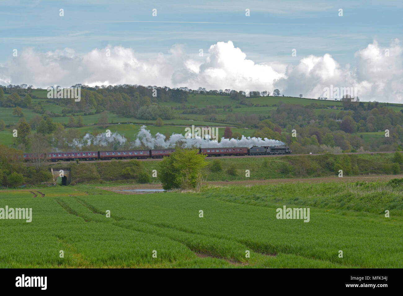 Bristol und Bath Railway Path UK. 26. April 2018. Die l.m.s. Schwarz fünf Dampflok Nr. 45212 wird Geschichte bilden werden, da es sich um eine Hauptleitung Personenzug zum ersten Mal in 50 Jahren zieht. Robert Timoney/Alamy/Live/Aktuelles Stockfoto