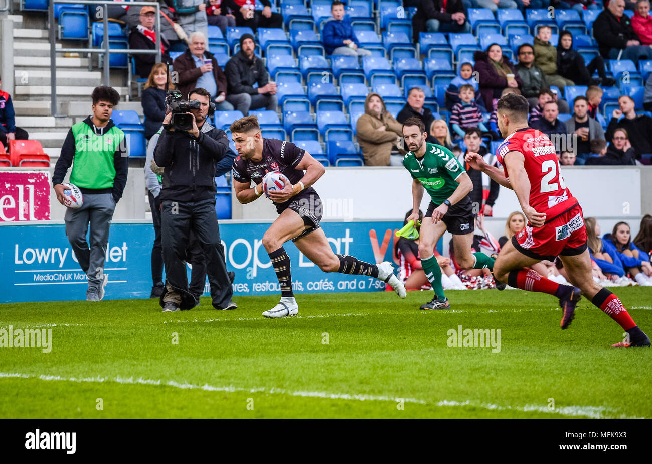 Manchester, Großbritannien. 26 April 2018, AJ Bell Stadium, Manchester, England; Betfred Super League Rugby, Runde 13, Salford Roten Teufel v St Helens; Tom Makinson von St Helens geht über für einen Versuch der Credit: Aktuelles Bilder/Alamy leben Nachrichten Stockfoto