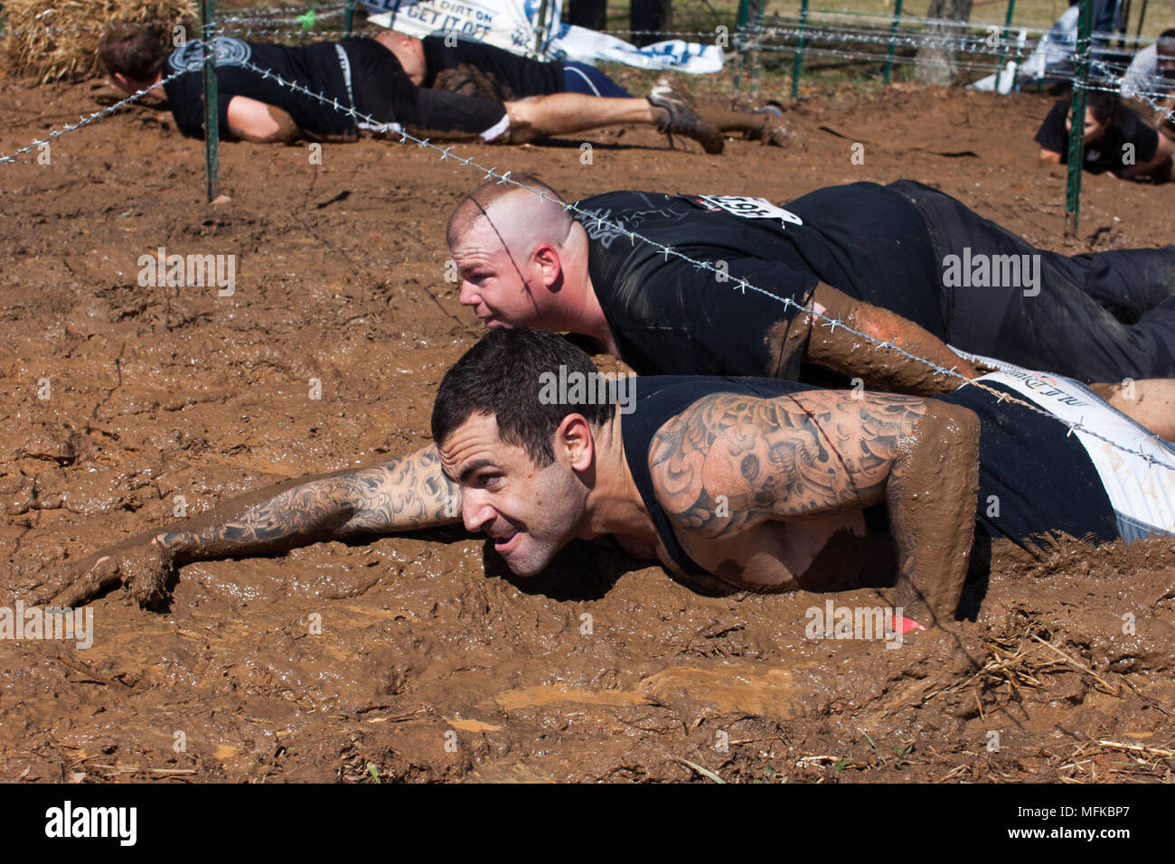Männer in Spartan Rennen konkurrieren. Stockfoto Männer in Spartan Rennen konkurrieren. Stockfoto