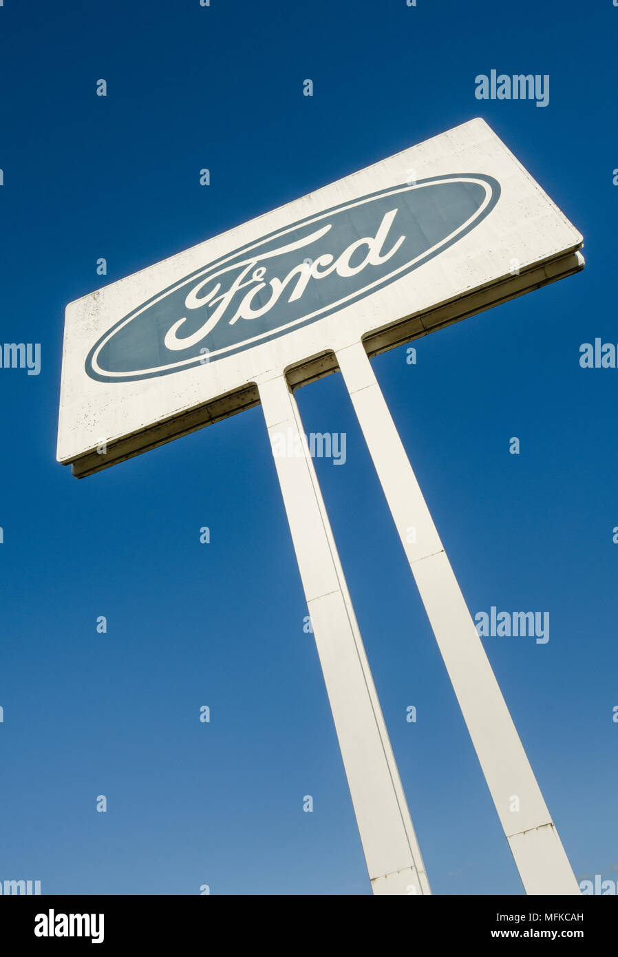 Ford Zeichen außerhalb stillgelegt Ford Auto Motor Factory, Norlane, Geelong, Victoria, Australien Stockfoto