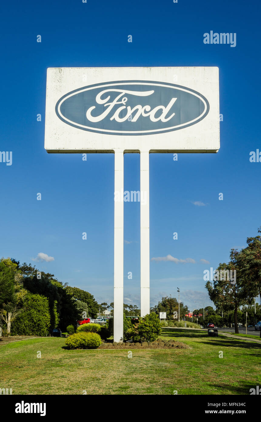 Ford Zeichen außerhalb stillgelegt Ford Auto Motor Factory, Norlane, Geelong, Victoria, Australien Stockfoto