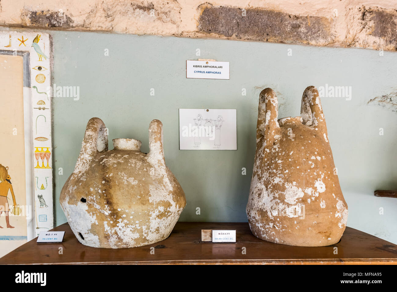 Unterschiedliche Form und Größe der Amphoren in Schloss von St. Peter oder die Burg von Bodrum, Türkei. Stockfoto