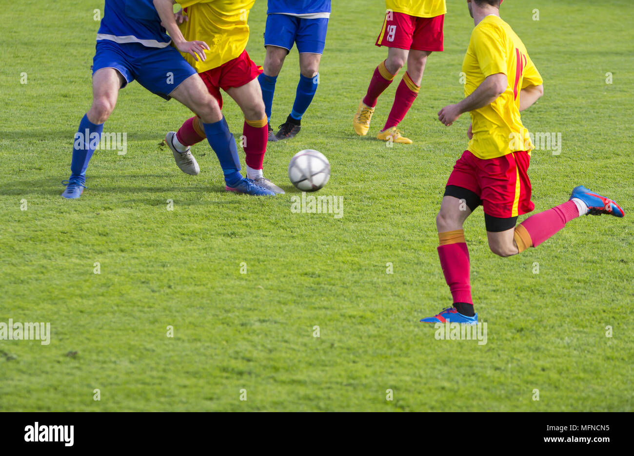 Fußball Fußball Spiel Duell Bohren Dribbling Stockfoto