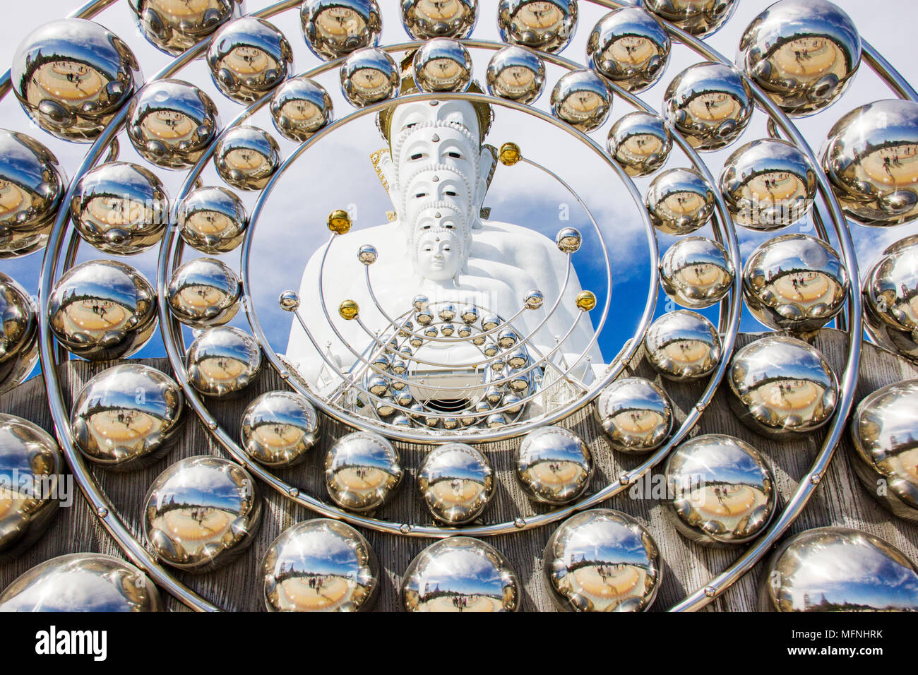 Die weiße Statue von fünf Lord Buddha im Wat Pra Keo, Tat Sohn Petchaboon Thailand Stockfoto