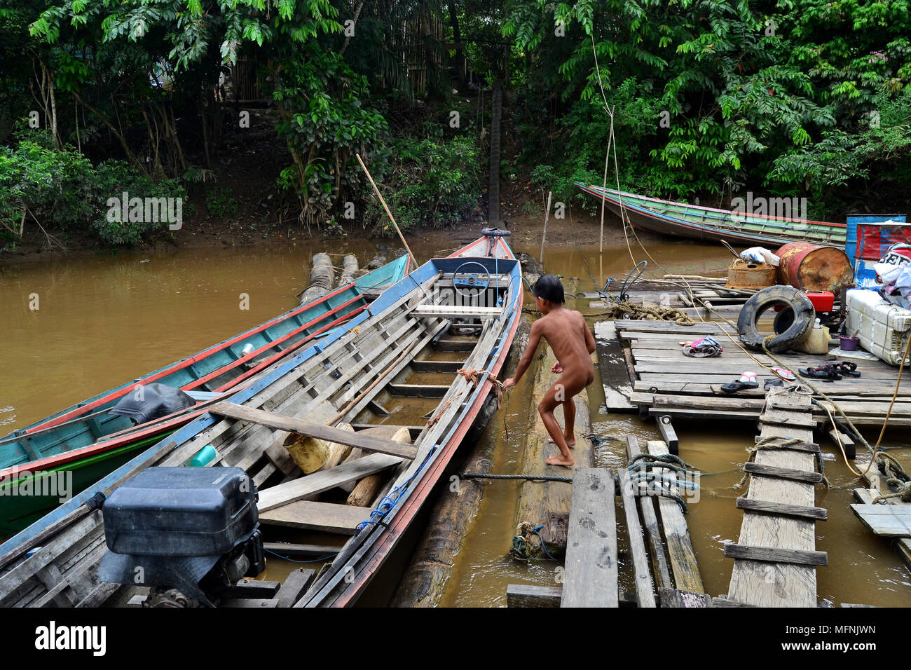 Das tägliche Leben an den Ufern des Flusses Barito Zentrale Borneo, Indonesien Stockfoto