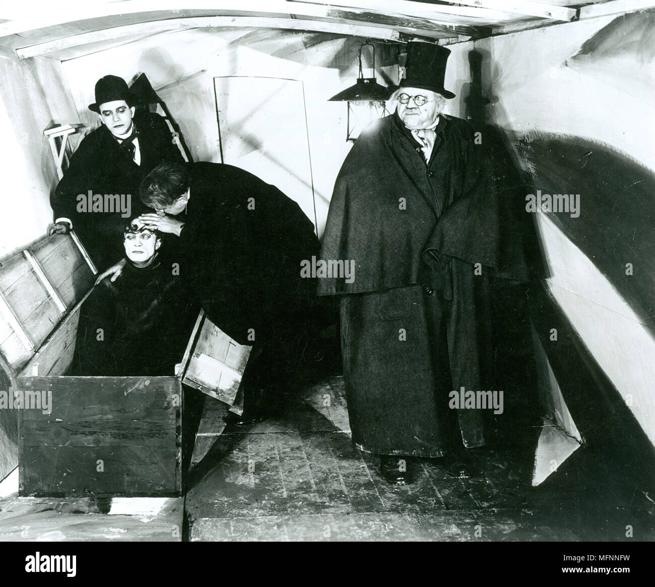 Szene aus "Das Kabinett des Dr. Caligari" (1920), deutscher Stummfilm unter der Regie von Robert Wiene. Stockfoto