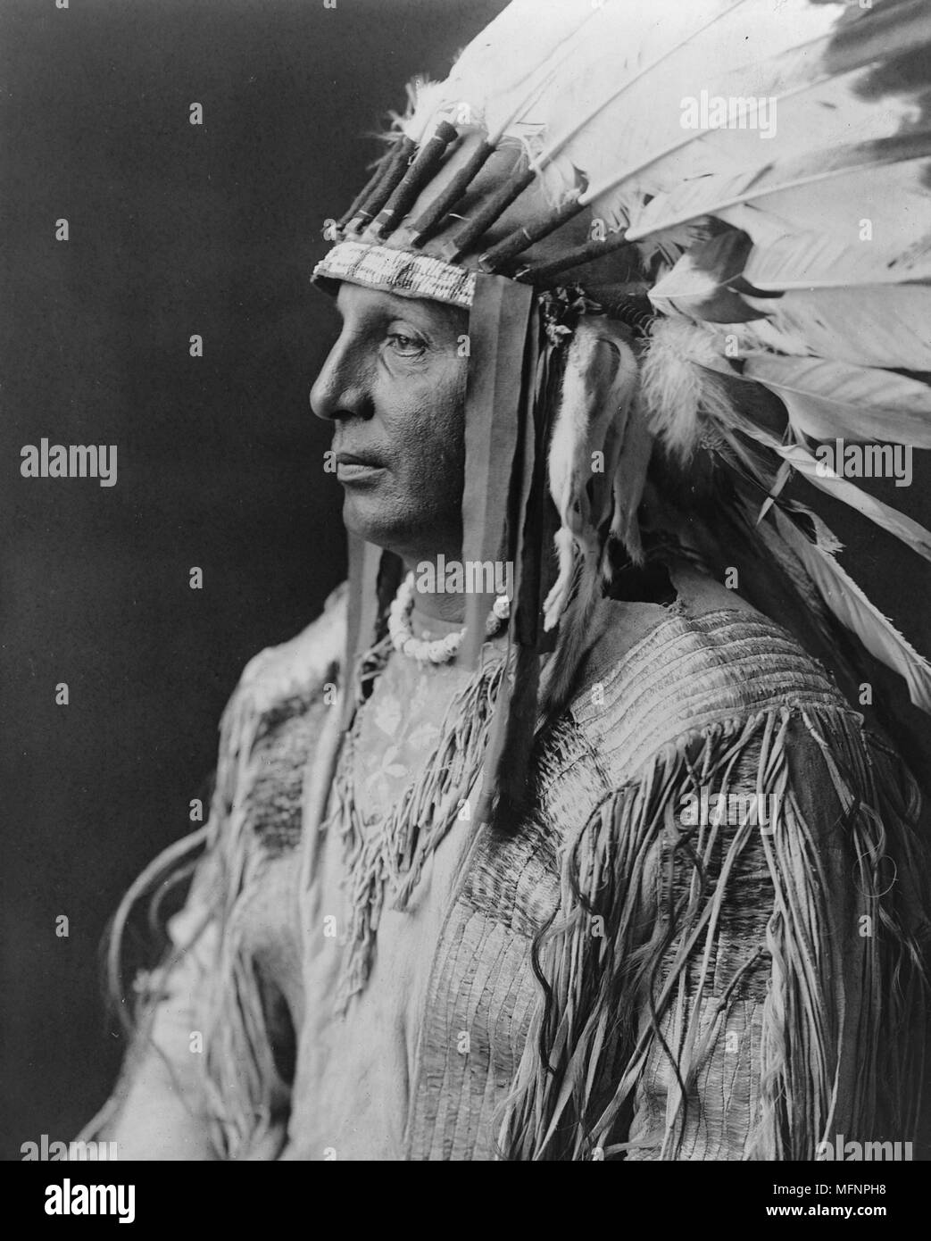 Weiße Schild, Arikara Native Indian c 1908. Von Edward Curtis 1868-1952 Fotograf Stockfoto