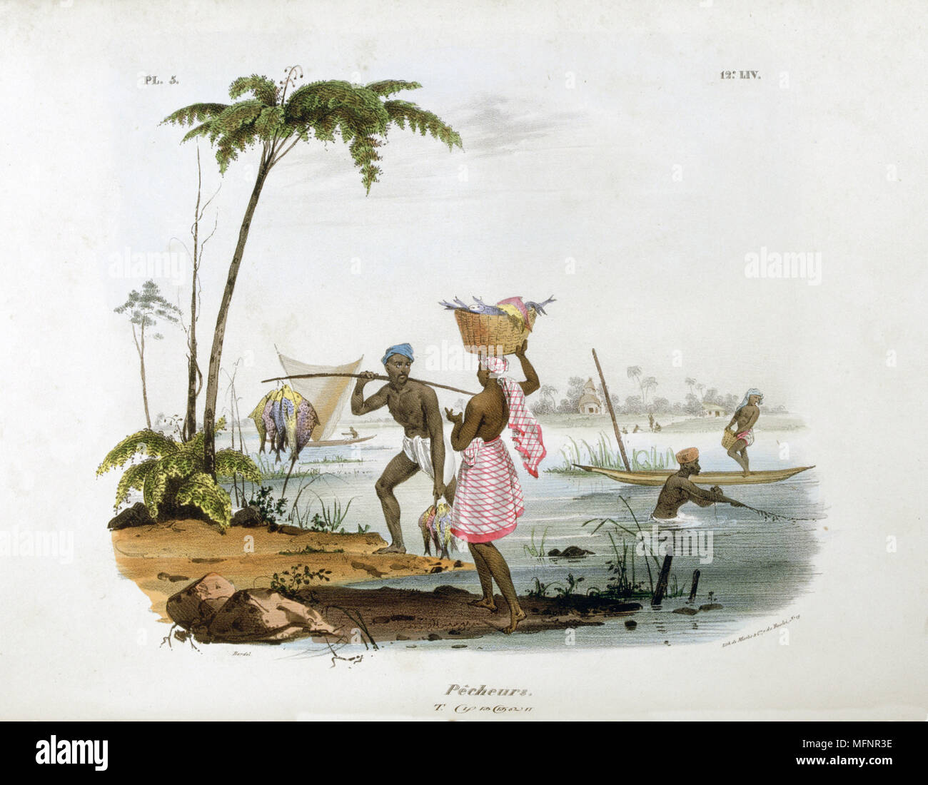 Fischer, die mit Kanus und Netze in einem Fluss. Der Mensch trägt fangen auf der Pole und Frau Salden ein Korb mit Fisch auf den Kopf. Handcolorierte Lithographie von 'L'Inde francaise", Paris, 1828. Essen Stockfoto