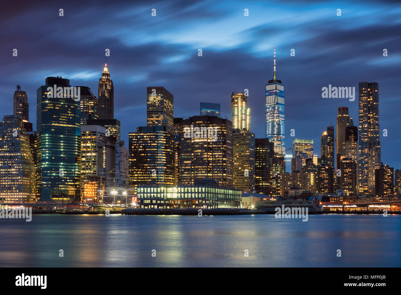 Blick auf die Skyline von Manhattan in New York in den USA bei Sonnenuntergang Stockfoto