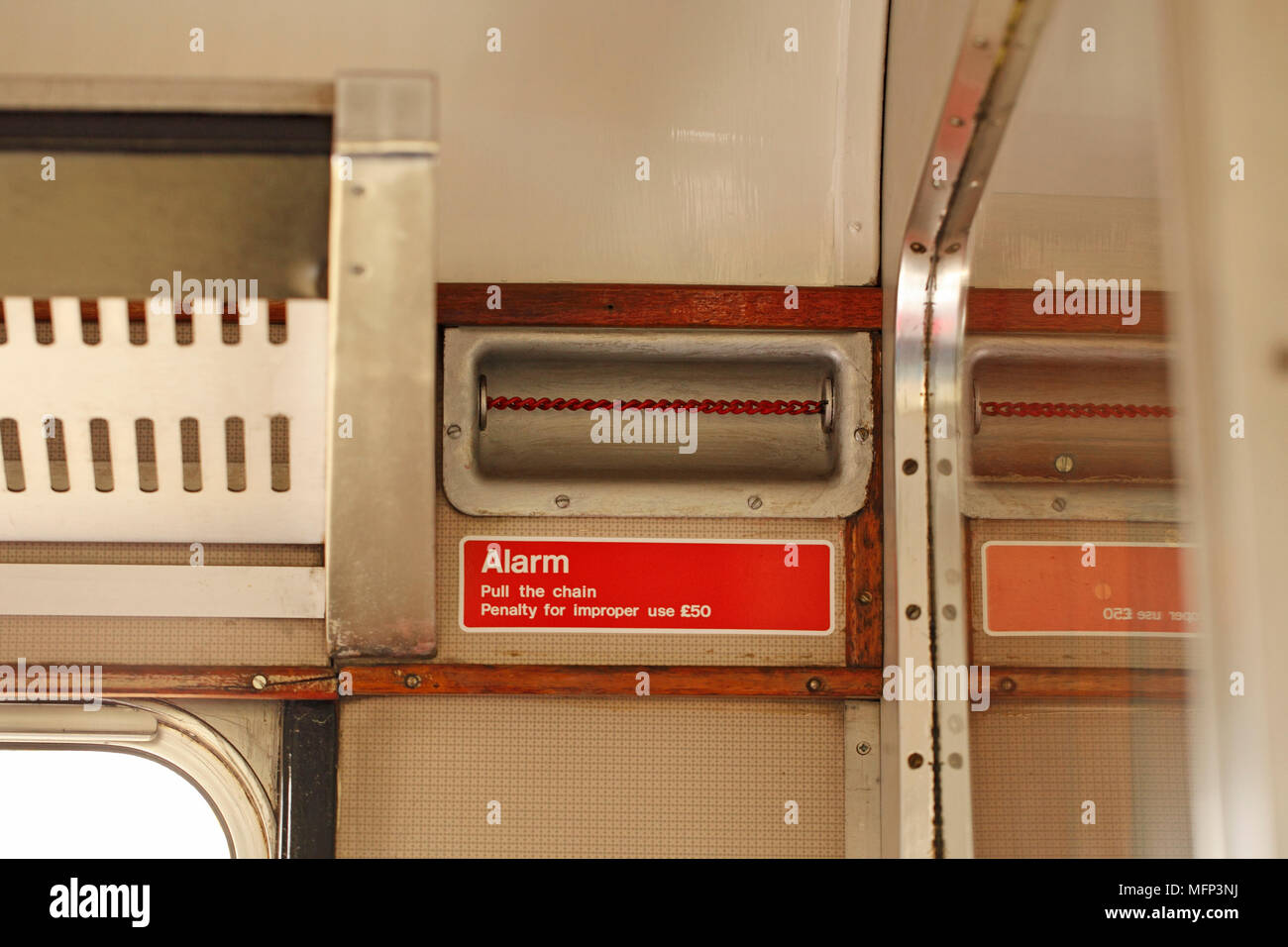 Not-aus Kette oder einen Akkord auf einen Zug Stockfotografie - Alamy