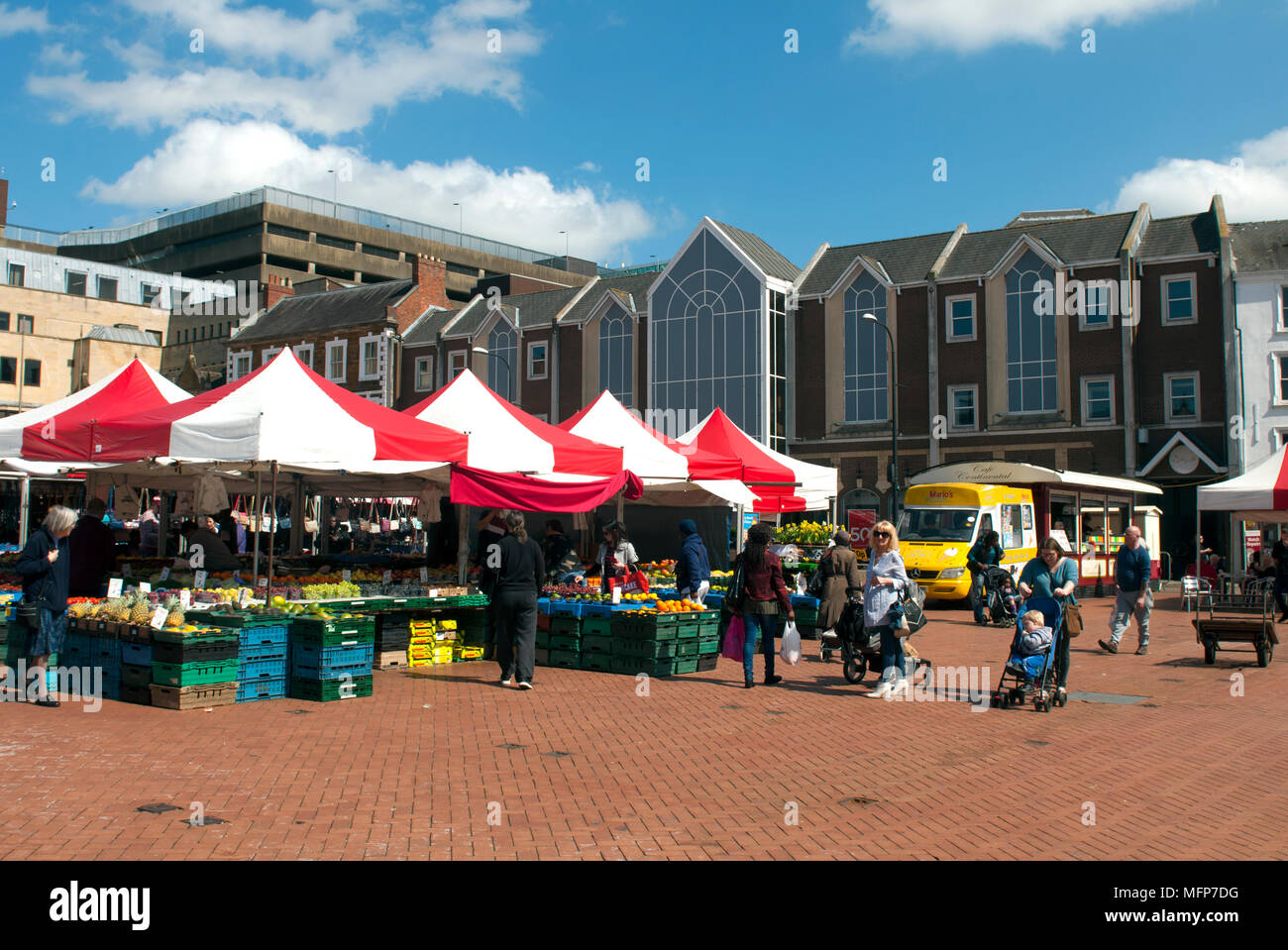 Der Markt auf dem Marktplatz, Northampton, Northamptonshire, England, Großbritannien Stockfoto
