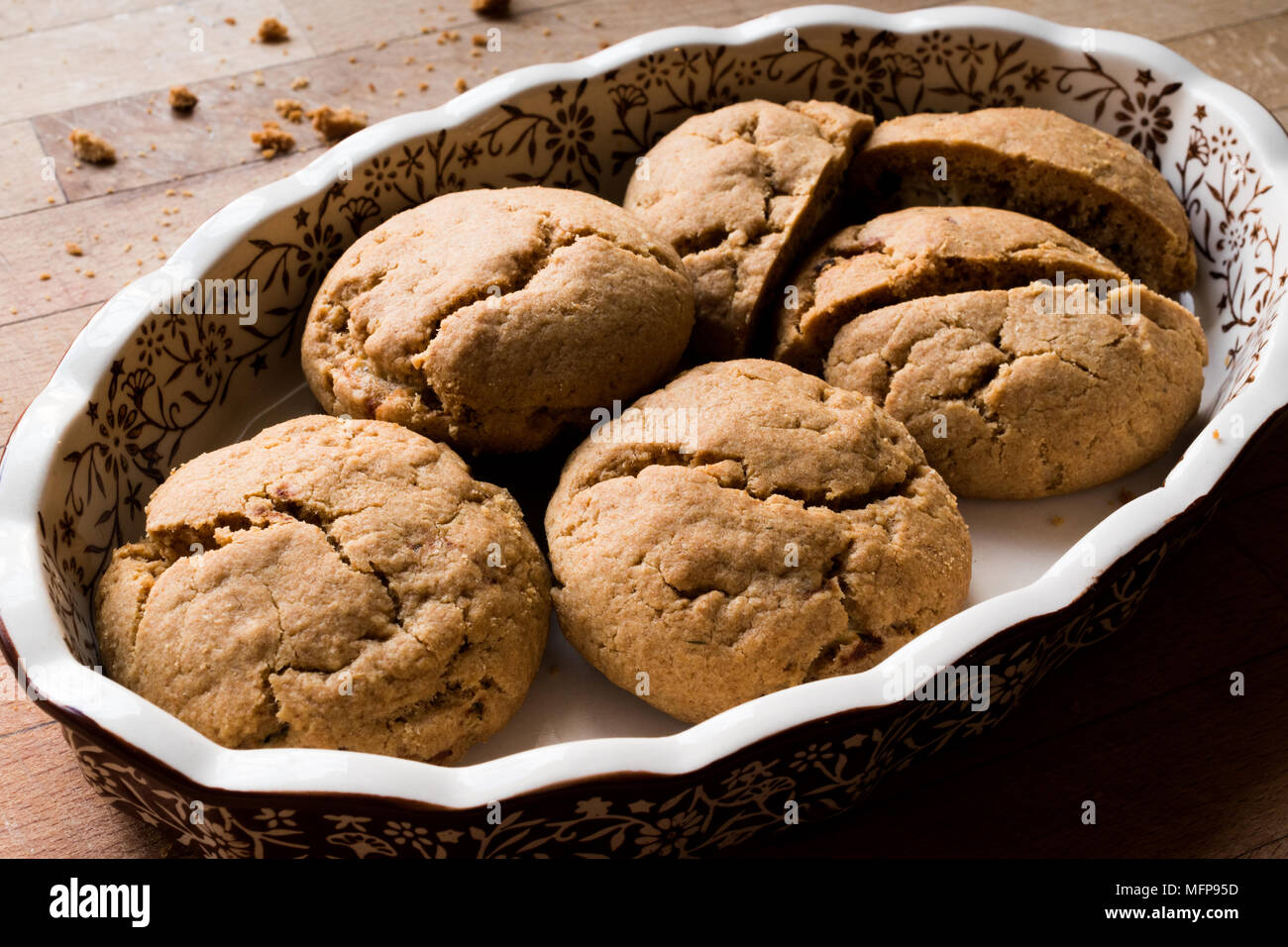 Glutenfreie hausgemachte türkische Backwaren mit Käse gemacht Mehl mit Einkorn (Triticum Monococcum). Traditionelle Speisen. Stockfoto