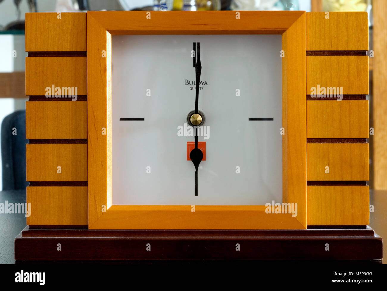 Frank Lloyd Wright Design Nahaufnahme des Gesichts des modernen clock Stil zeigen sechs Uhr Stockfoto