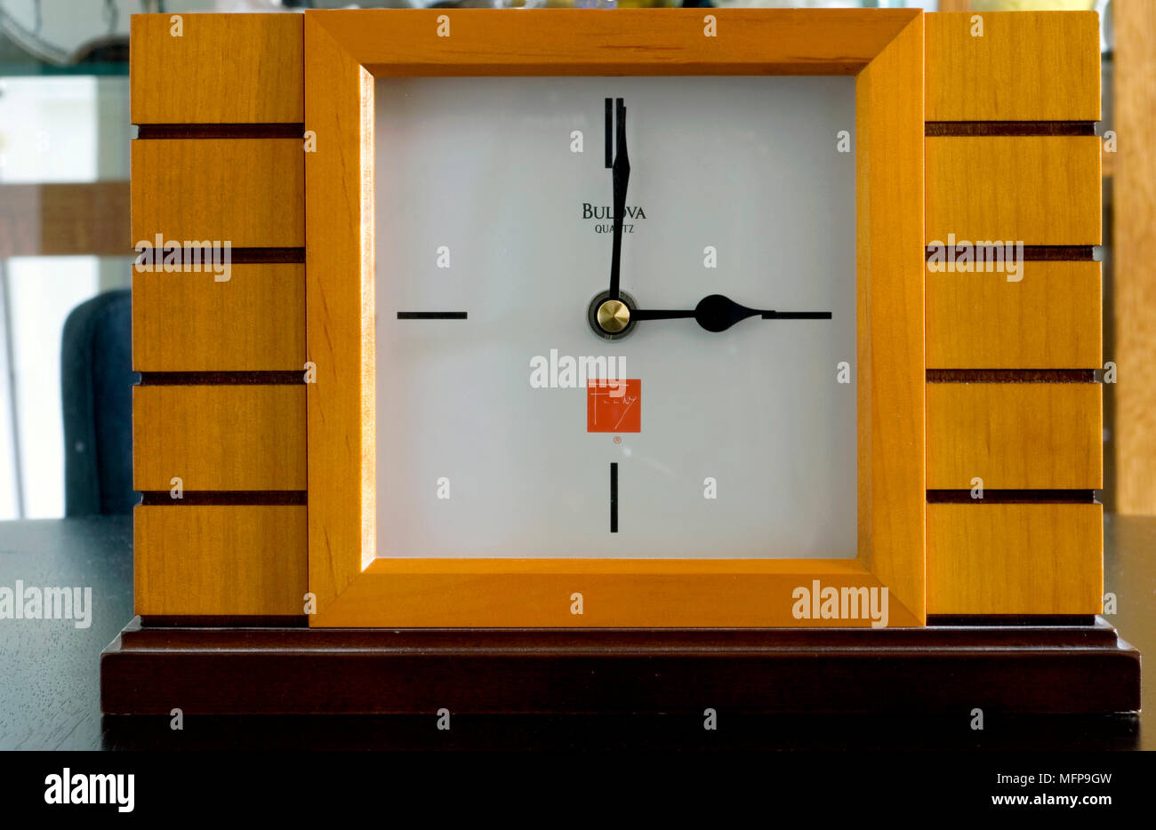 Frank Lloyd Wright Design Nahaufnahme des Gesichts des modernen clock Stil zeigt drei Uhr Stockfoto