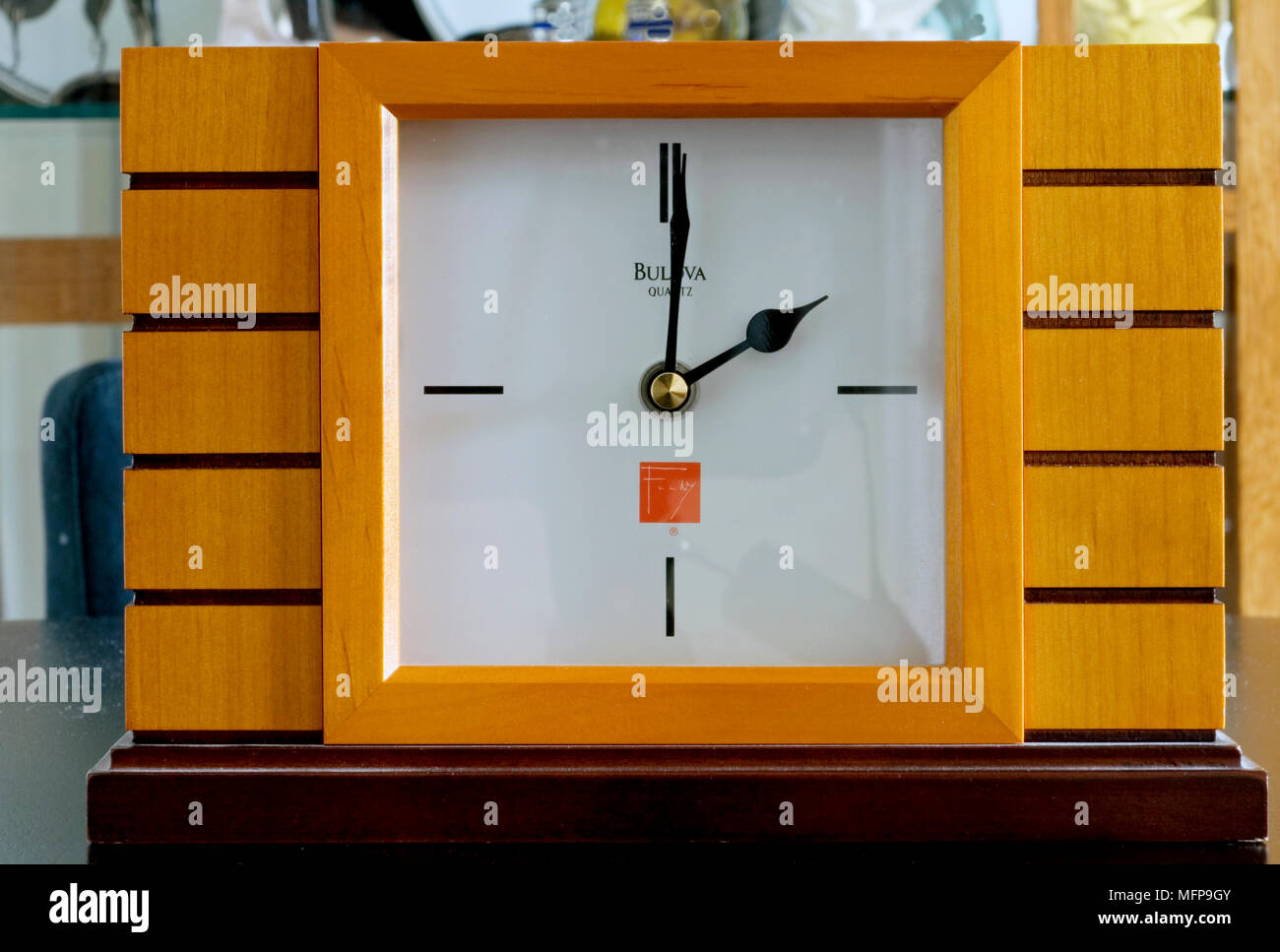 Frank Lloyd Wright Design Nahaufnahme des Gesichts des modernen clock Stil mit 2 o'clock Stockfoto