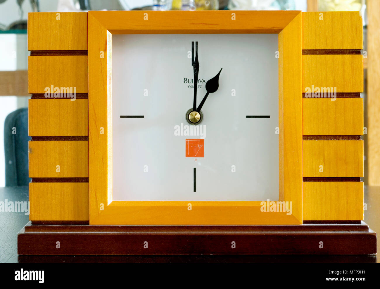 Frank Lloyd Wright Design Nahaufnahme des Gesichts des modernen clock Stil, one o'clock Stockfoto