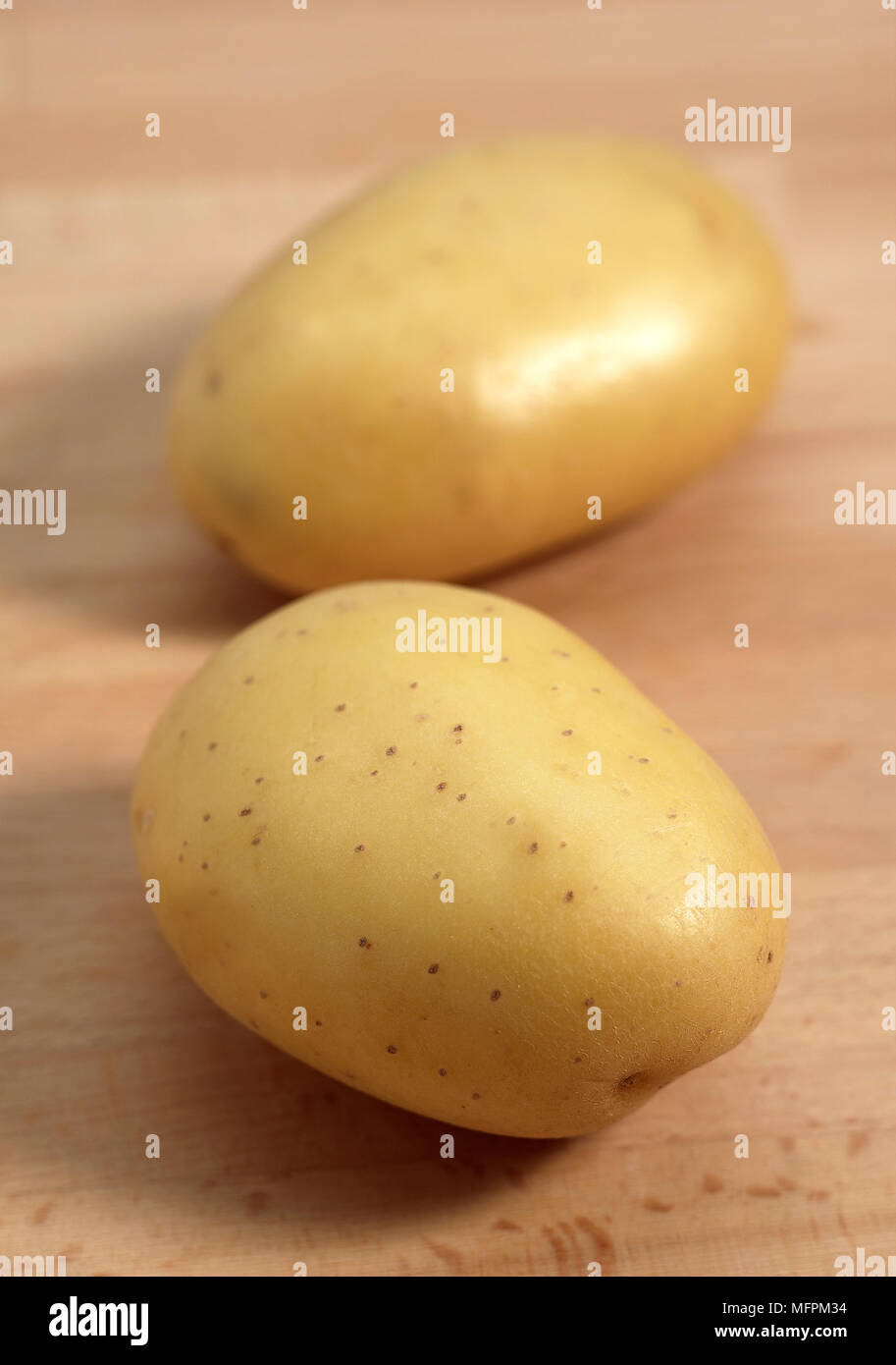 Mona Lisa Potato, Solanum Tuberosum, Gemüse im Korb Stockfoto