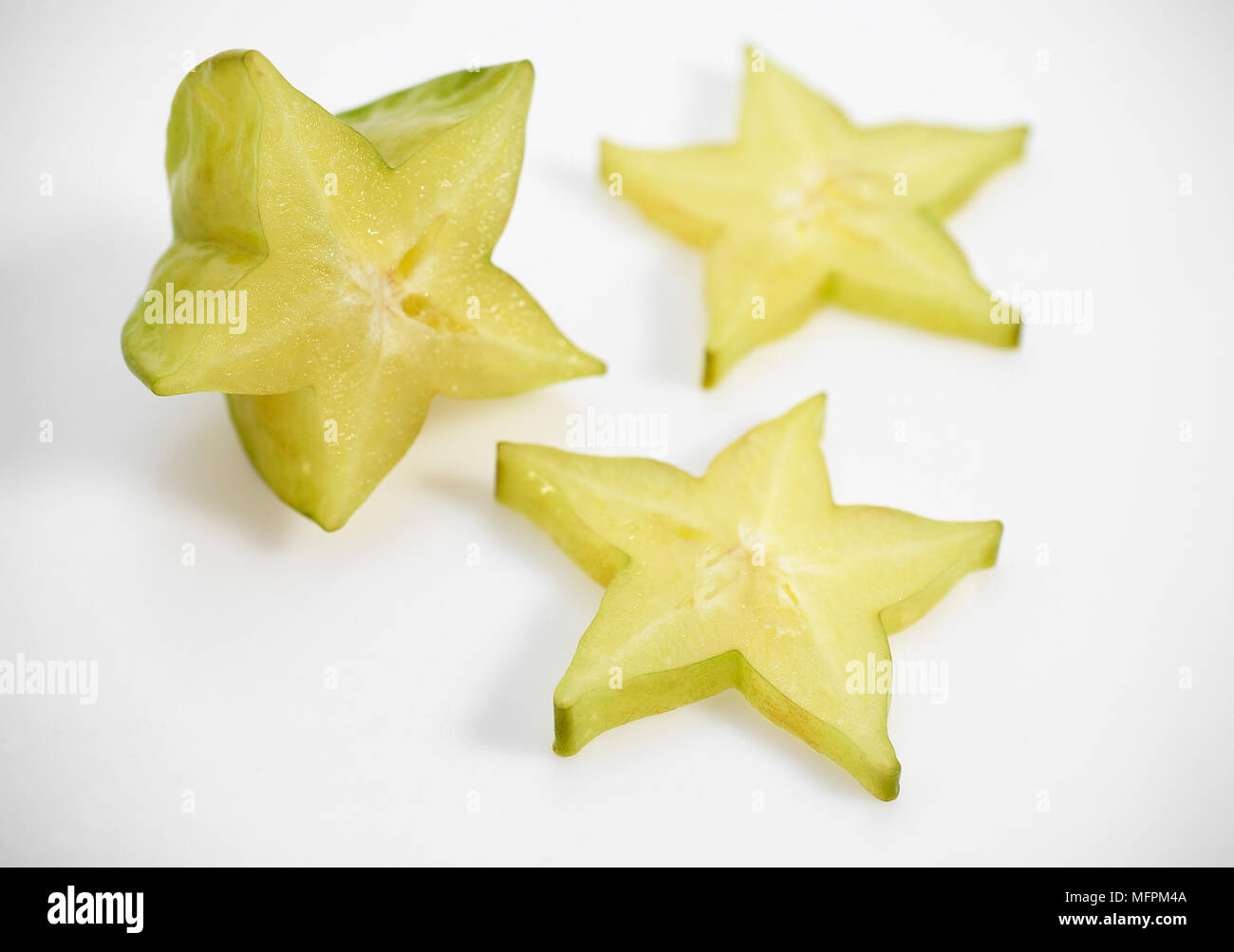 Karambolen Sternfrucht, Gattung Karambolen, exotischen Früchten vor weißem Hintergrund Stockfoto