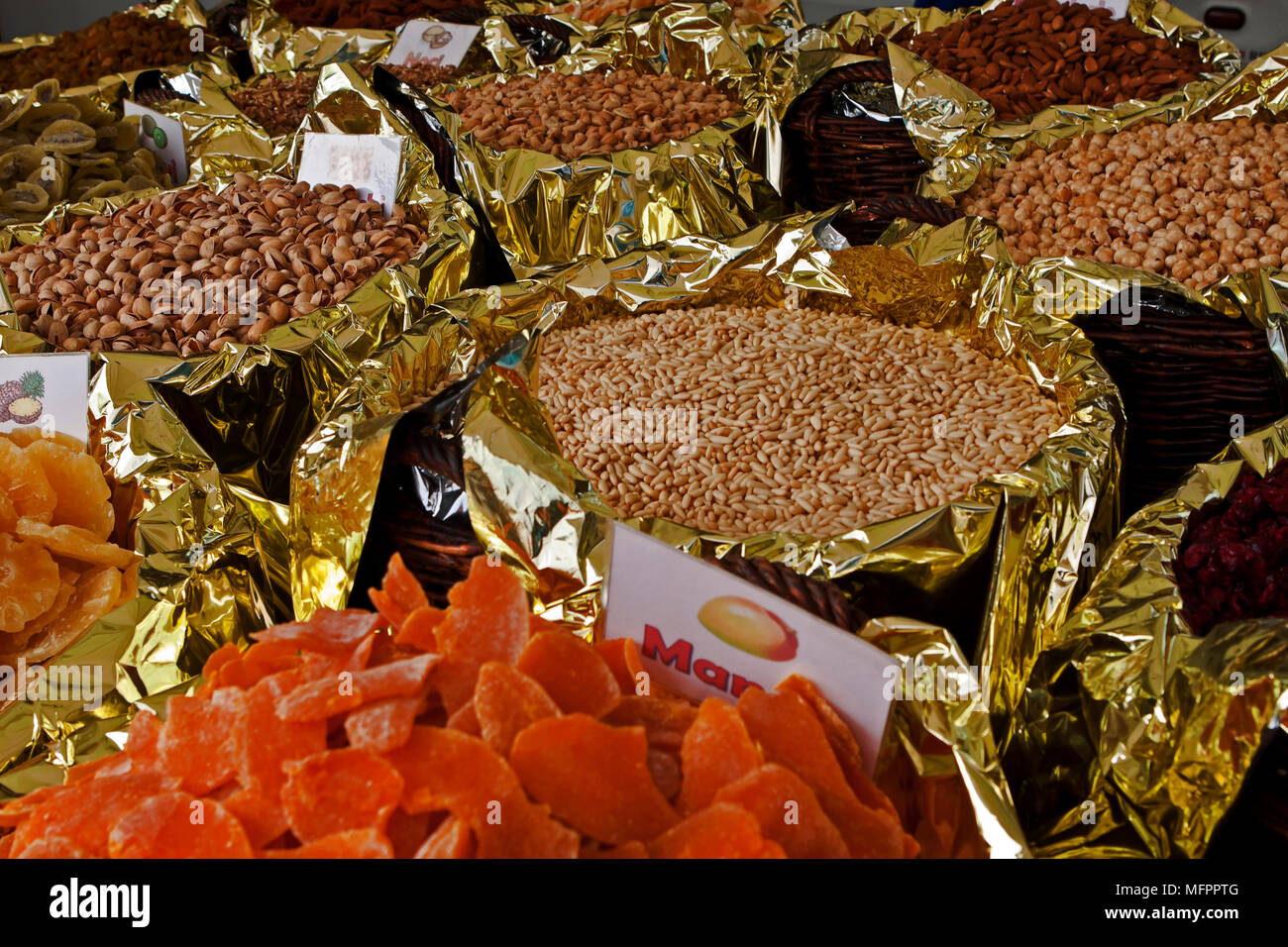 Getrocknete Früchte auf einem italienischen Markt Stockfoto