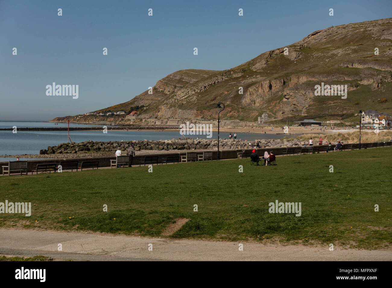 Strand bei Ebbe. Llandudno, mit dem Great Orme im Hintergrund. Conwy. Wales Stockfoto